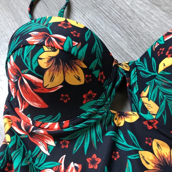 Billabong• Sol Searcher Underwire One Piece Hawaii - Picture 10 of 13